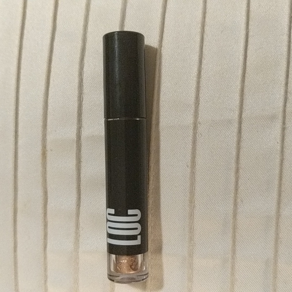 NWT Liquid Shimmer Shadow